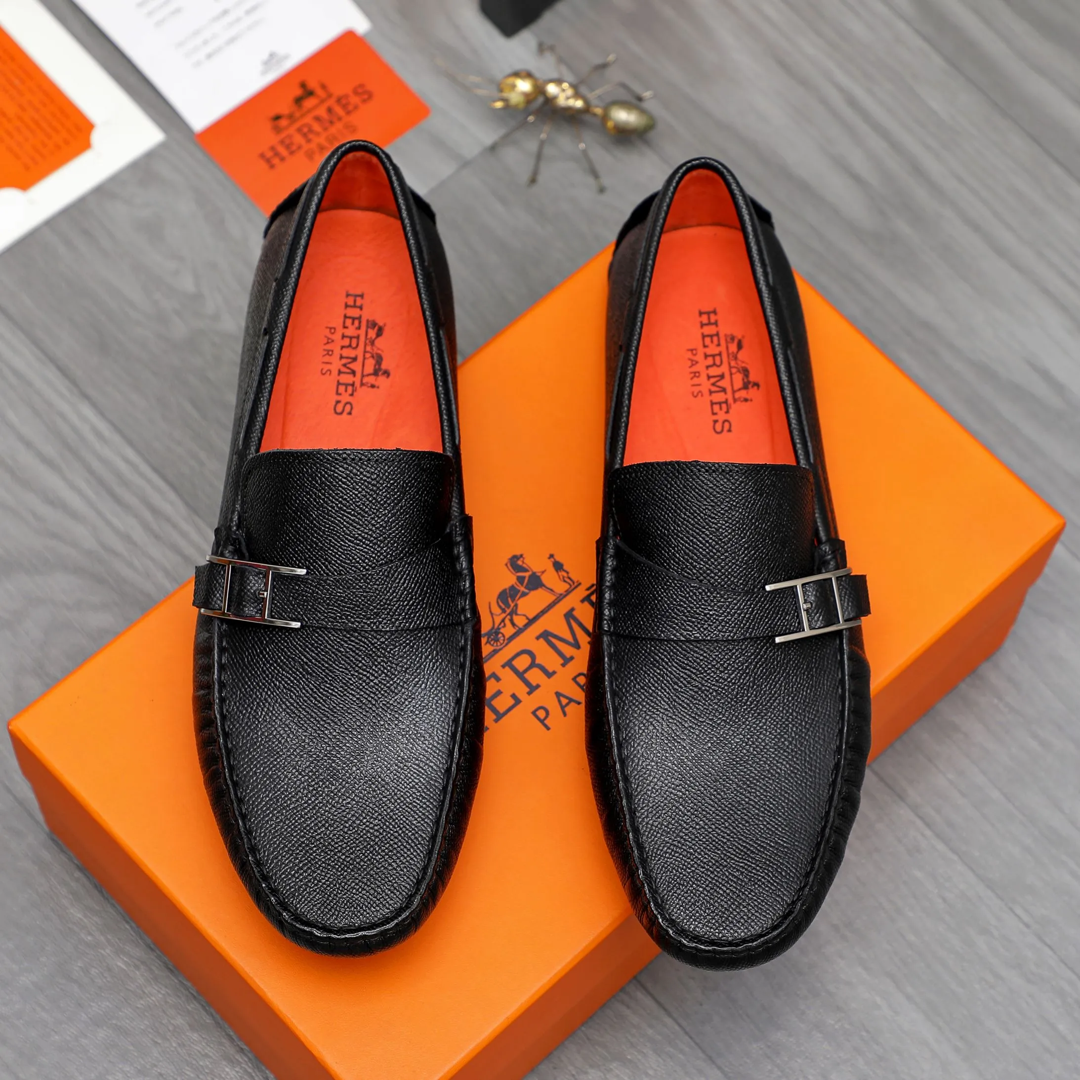 Men's shoes 💰400 Product trademark: HERMES "Hermès" casual slip-on shoes Regular size: 38-44 (45 is custom-made and non-returnable) Product materials: Selected pebbled cowhide upper, pigskin lining, non-slip bean outsole